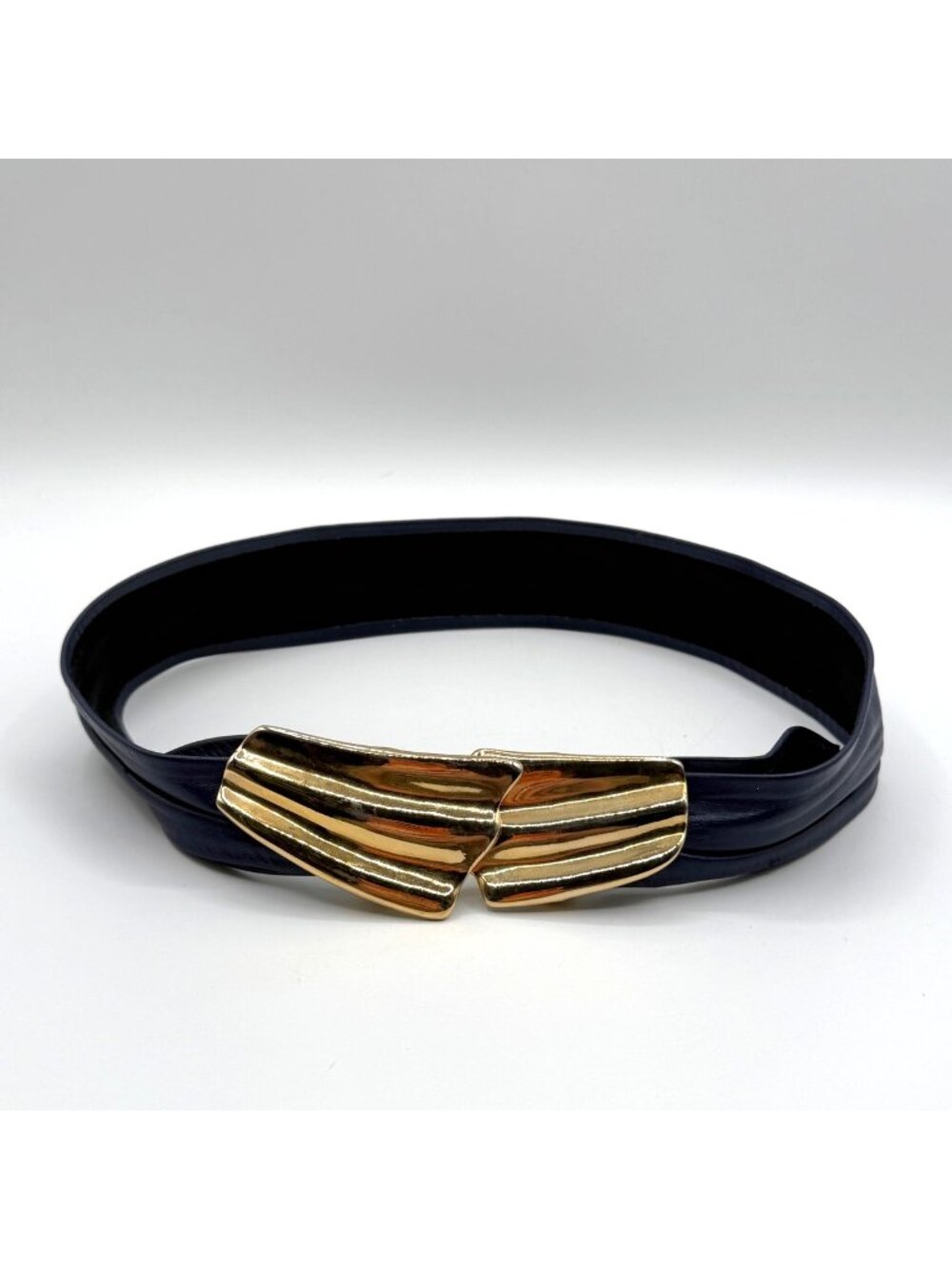 Vintage 1988 Leather Shop Navy Leather Belt w/ Gold Tone Hook Closure Buckle